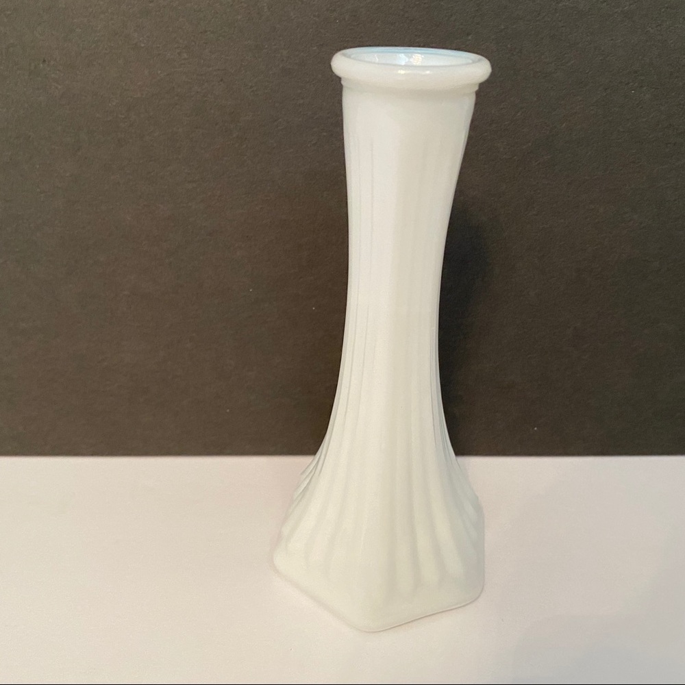 E O BRODY VASE BUD WHITE MILK GLASS 6” VINTAGE HOME ACCENT